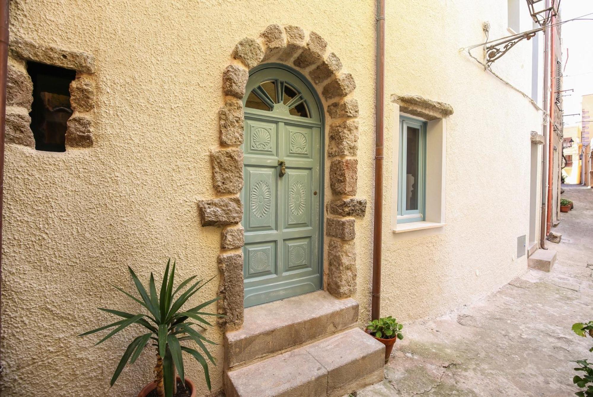B&B Domos Mi & Ro Castelsardo Bagian luar foto